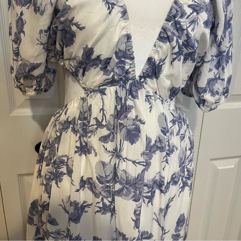 Bardot, Blue & White Floral Cutout Mini Dress Cotton, Size M EUC - Picture 6 of 16